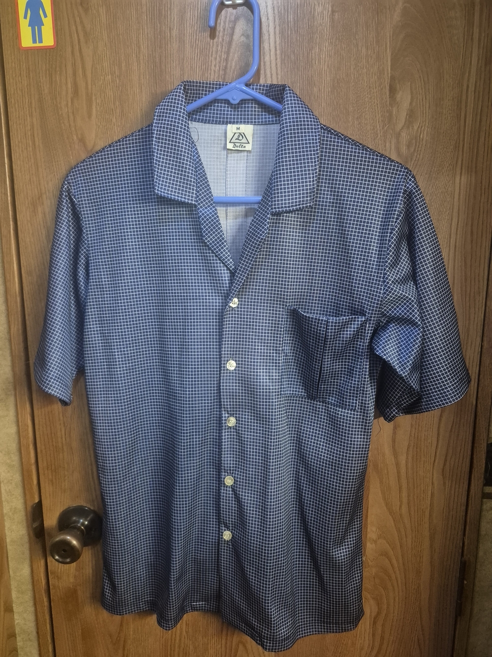 Delta Men’s Blue Check Short-Sleeve Button-Down Shirt. Box 48L